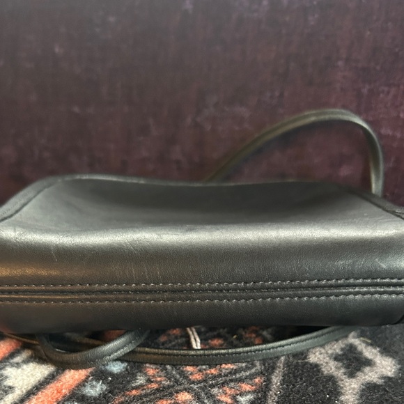 COACH Vintage Abbie Crossbody
Shoulder Bag 9017 - Picture 3 of 9